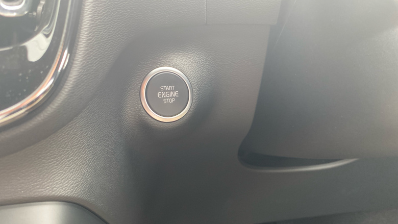 Volvo XC40 2.0 B3P Plus Dark 5dr Auto Petrol Estate